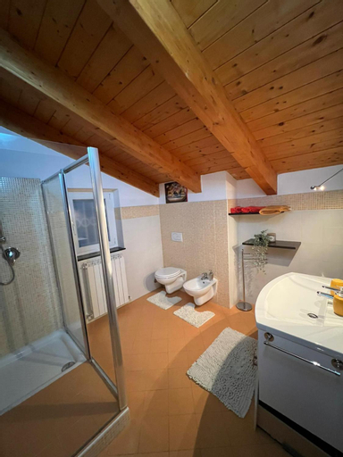 Bathroom 7