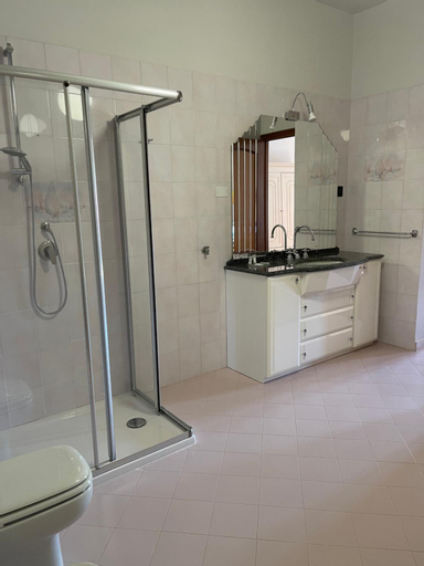 Bathroom 4