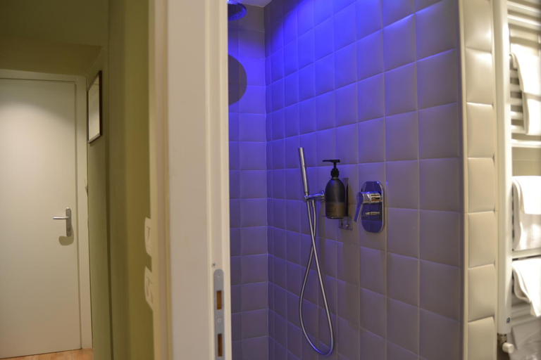 Bathroom 7