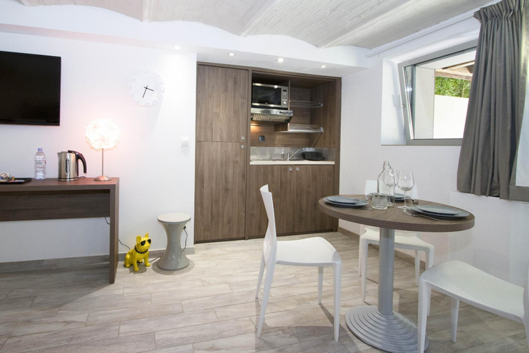 Others 4, Cailloux, Var