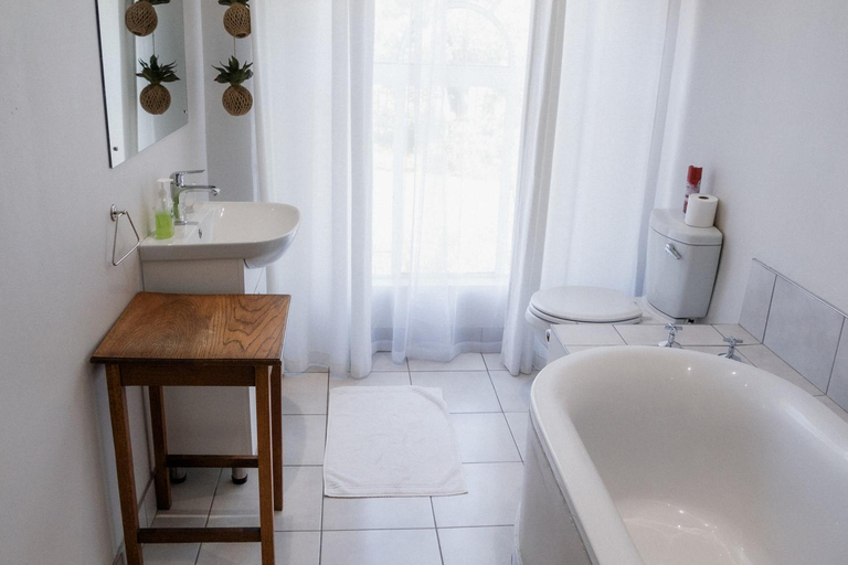 Bathroom 2, Park Living Guesthouse, Mangaung