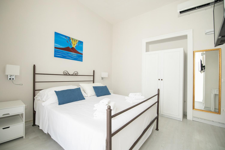Others 3, EFFE SUITES, Napoli
