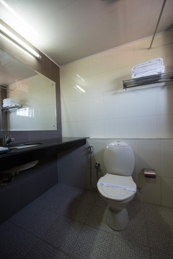 Bathroom 4, KALLADA HOTELS AND RESORTS - Couples 21+ Only , Thrissur