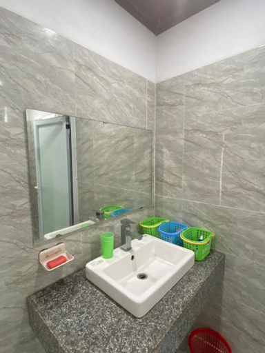 Bathroom 14