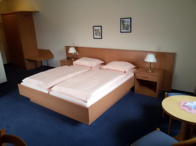 Others 5, Hotel Saar, Kusel