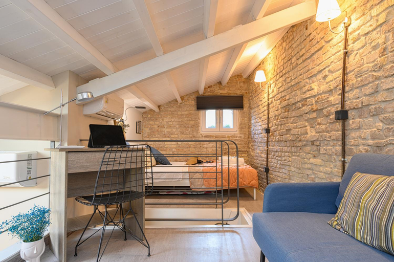 Others 5, Casa Iolanda I, Ionian Islands