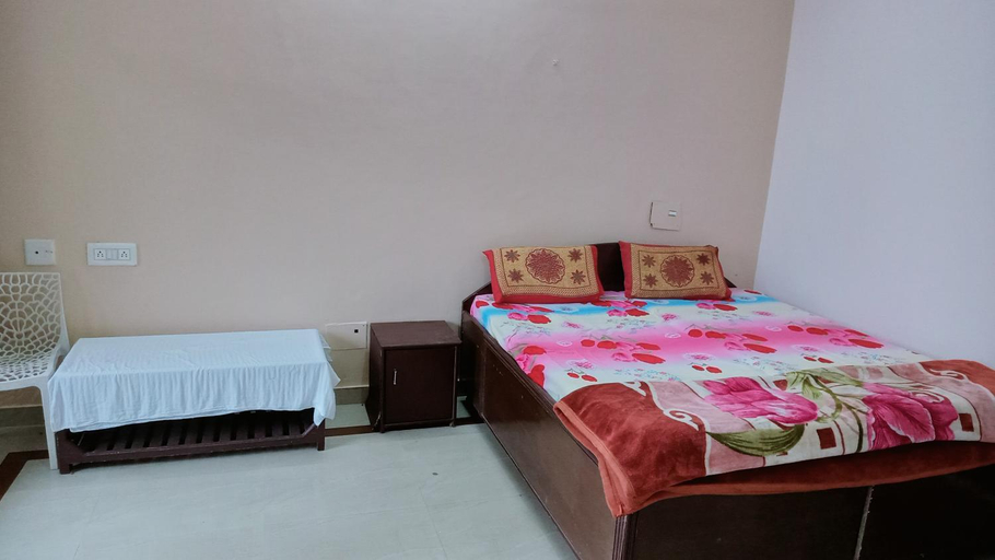 Bedroom 2, Chinmay Hostel, Kangra