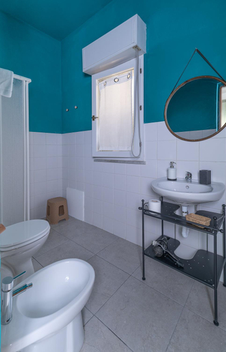 Bathroom 2, Anime Bed&Breakfast, Syracuse