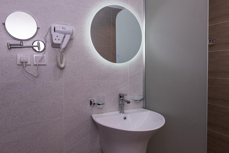 Bathroom 7