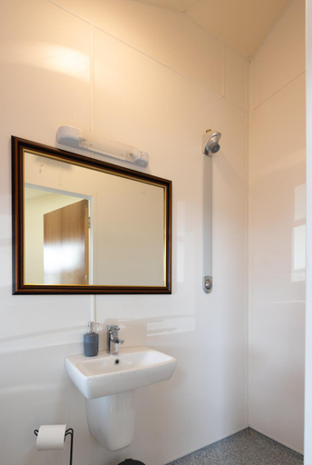Bathroom 3, The Merry Monk Bed and Breakfast