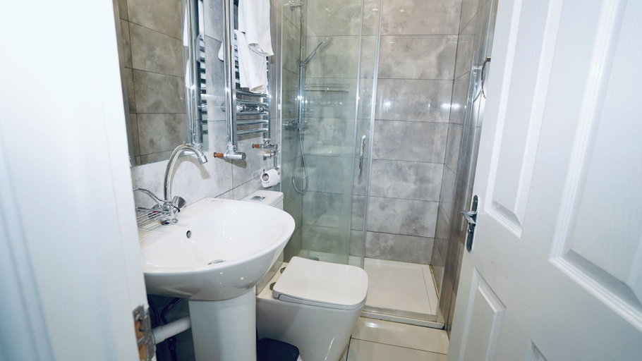 Bathroom, ILford Station, London