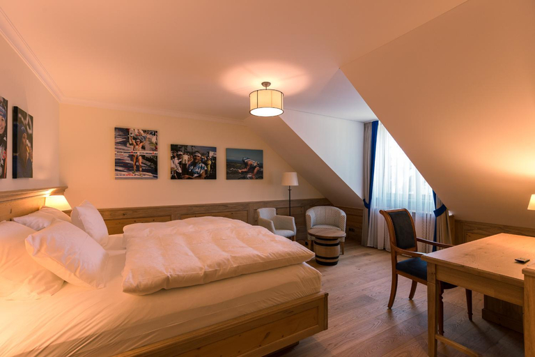 Bedroom 3, Hotel & Gaststatte zum Erdinger Weißbrau, München