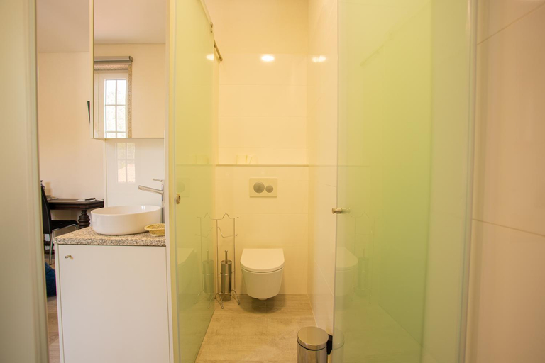 Bathroom 2, Fonte Velha, Penafiel