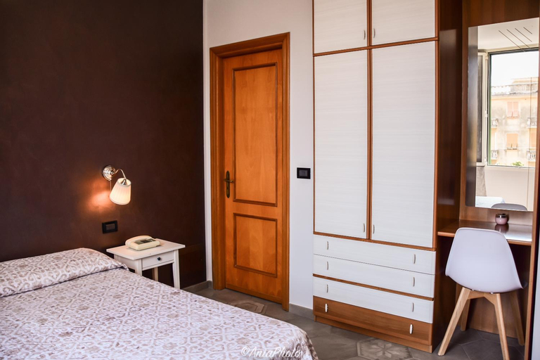Bedroom 1, Albergo Florida Taggia, Imperia