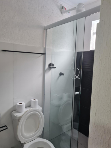 Bathroom 4, Hospedagem do BIRO, Angra dos Reis