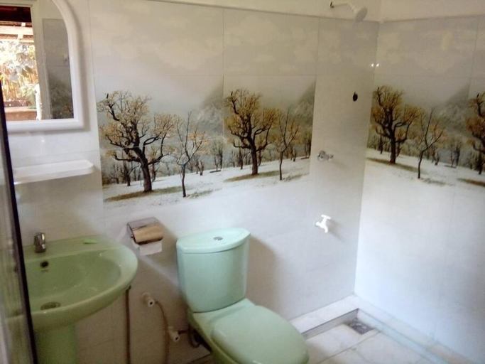 Bathroom 3, Yunal's Place, Dickwella