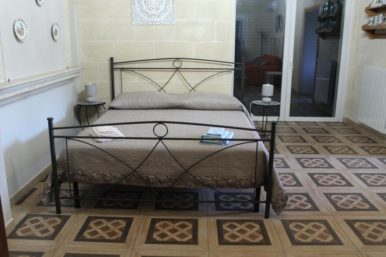 Others 2, B&B Le Carrube, Taranto