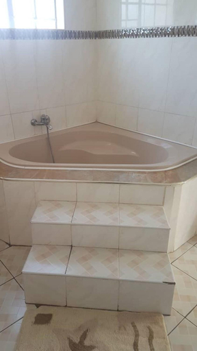 Bathroom 3, Carlcyn Homestay, Gaborone