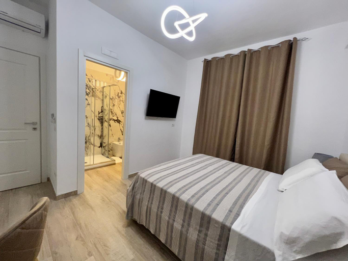 Others 3, Rooms San Leonardo, Crotone