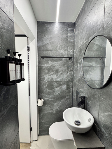 Bathroom 5, 122 Marshfield, Bristol