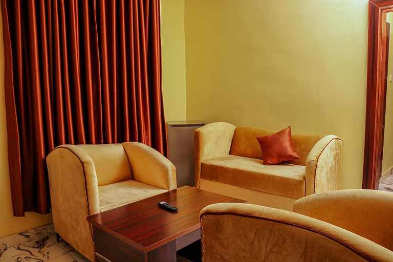 Others 4, De- Lites Hotel, Oshimili South