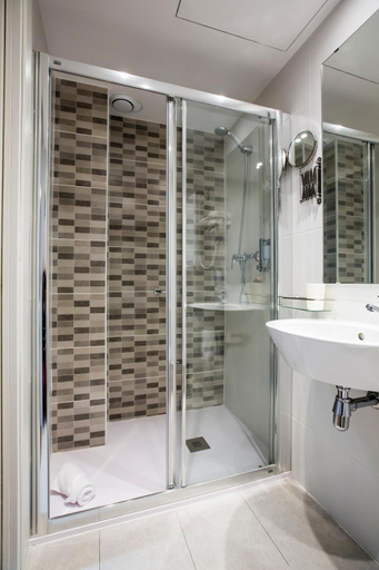 Bathroom 5, Hotel BestPrice Gracia, Barcelona