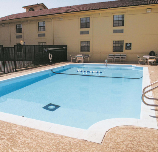 Sport & Beauty 5, La Quinta Inn by Wyndham Omaha West, Douglas