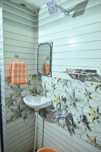 Bathroom 4, New Kashi Paying Guest House By GRB, Varanasi