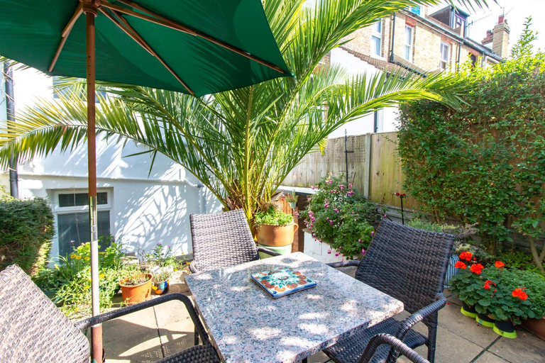 Others 5, Lovely Private Accommodation with own Garden, Kent