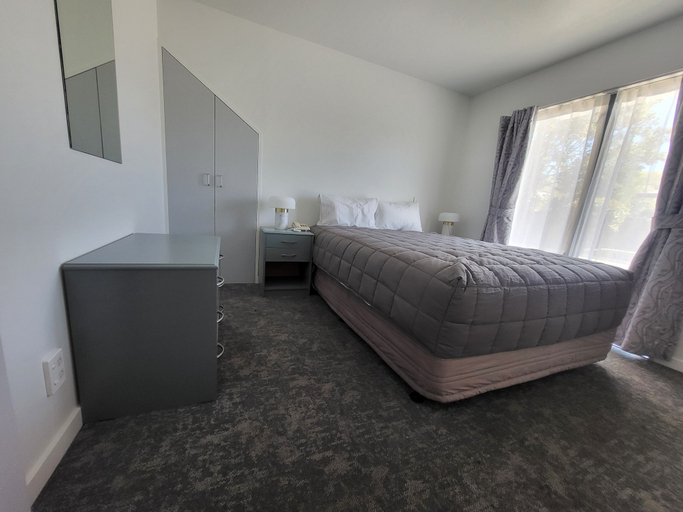 Bedroom 2, Courtesy Court Motel, Christchurch