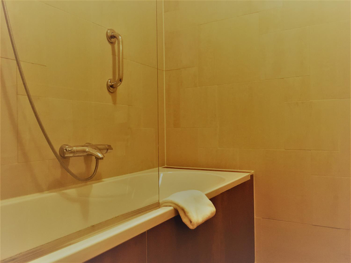 Bathroom 3, Hotel Courage Waalkade, Nijmegen