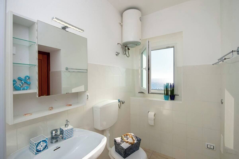 Bathroom 3, Mario's House, Salerno