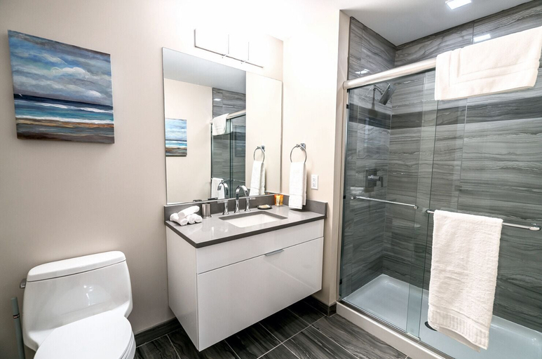 Bathroom, Atlantic Station - 9N, Fairfield
