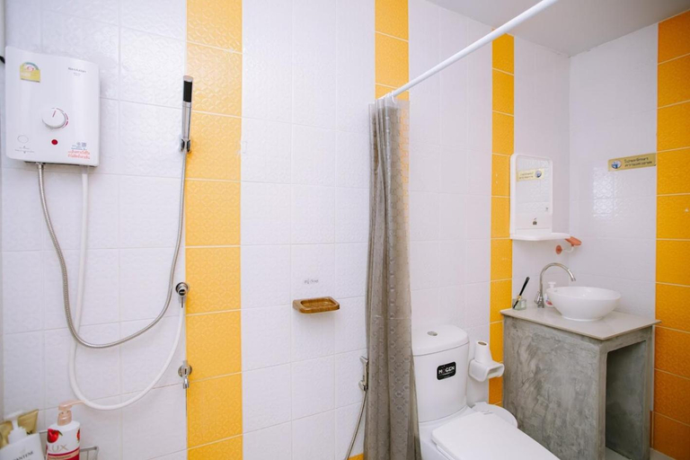 Bathroom 2, LD1.House Private Room,Thapae Gate, Chiang Mai Old city, Muang Chiang Mai