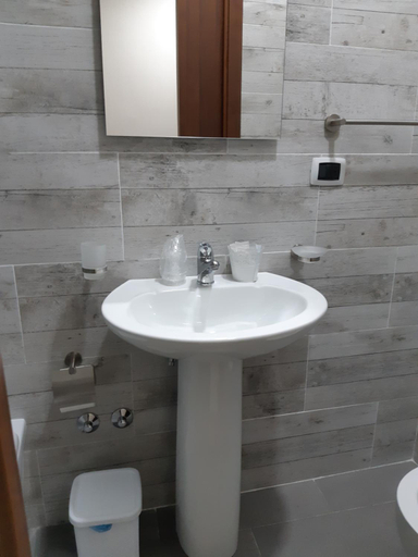 Bathroom 5, B&B Foria 210, Napoli
