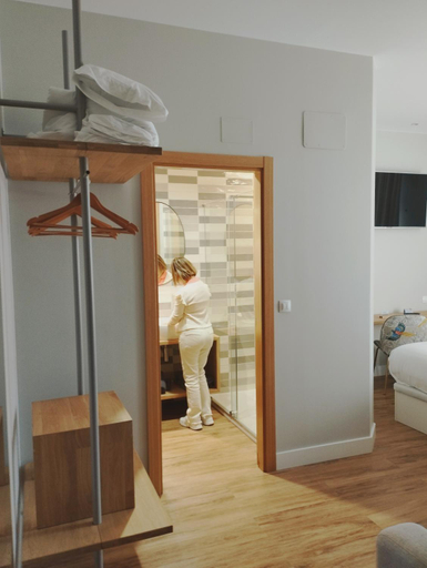 Others 5, Habital Suites, Huesca