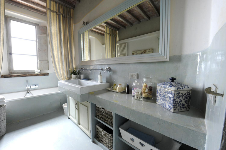 Others 5, La casa di Arianna, Siena