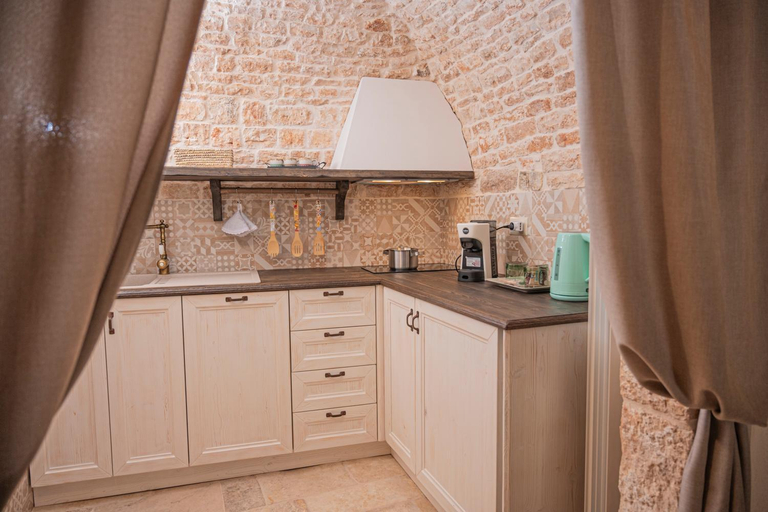 Others 5, B&B TRULLI MIRIVA', Bari