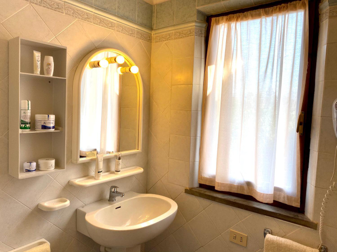 Bathroom 3, RESIDENCE TERME ISOLA D'ELBA SRL, Livorno