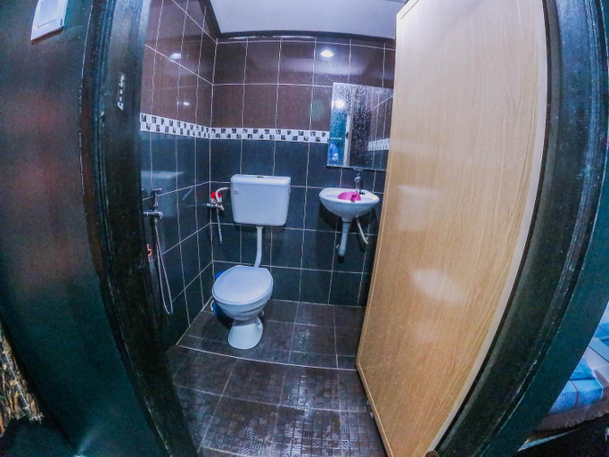 Bathroom 5, Maznah Guest House, Kuantan