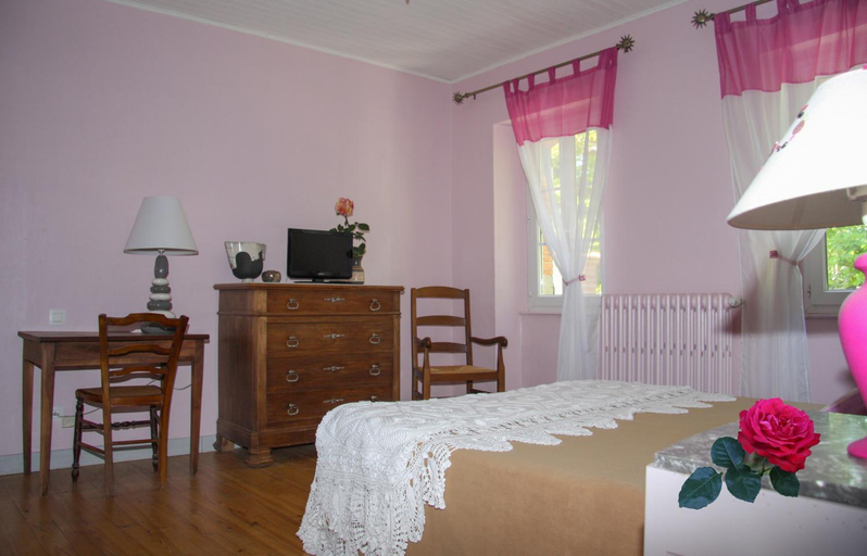 Facilities, L'Oustal d'en Paris, Haute-Garonne