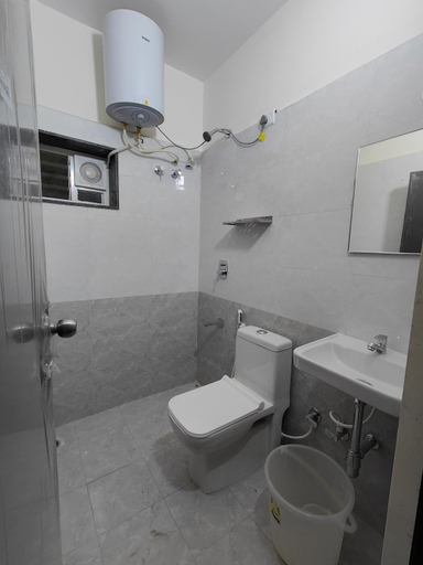 Bathroom 2, The Jugglers Rest, Mysore