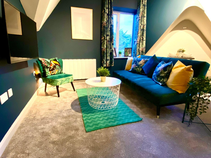 Others, Beautiful Stylish 2 Bedroom Apartment! - 5 Minute Walk to the Best Beach! - Great Location - Parking, Poole