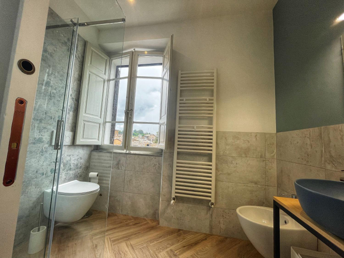 Bathroom 2, Il Teatro, Viterbo
