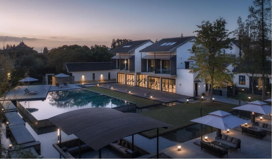 Exterior & Views