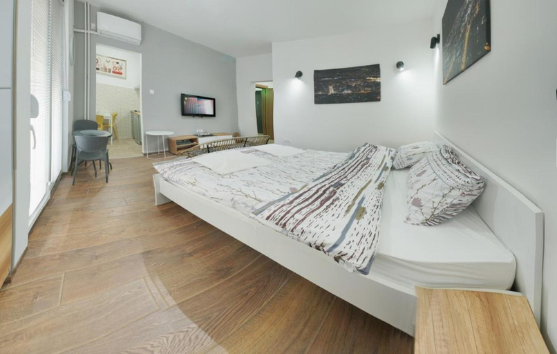 Others 4, Bibi's Apartments
