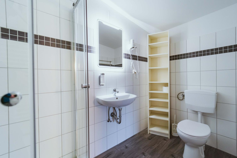 Bathroom 3, Aparthotel Stralsund, Vorpommern-Rügen