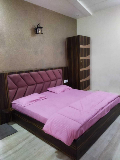 Bedroom 1, Hotel SR Siddhivinayak, Mathura