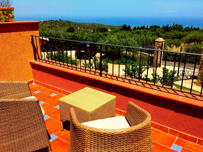 Others 5, Villa Cattleya, Palermo