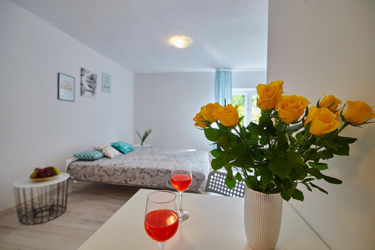 3, Regem Apartments Plonska, Warsaw